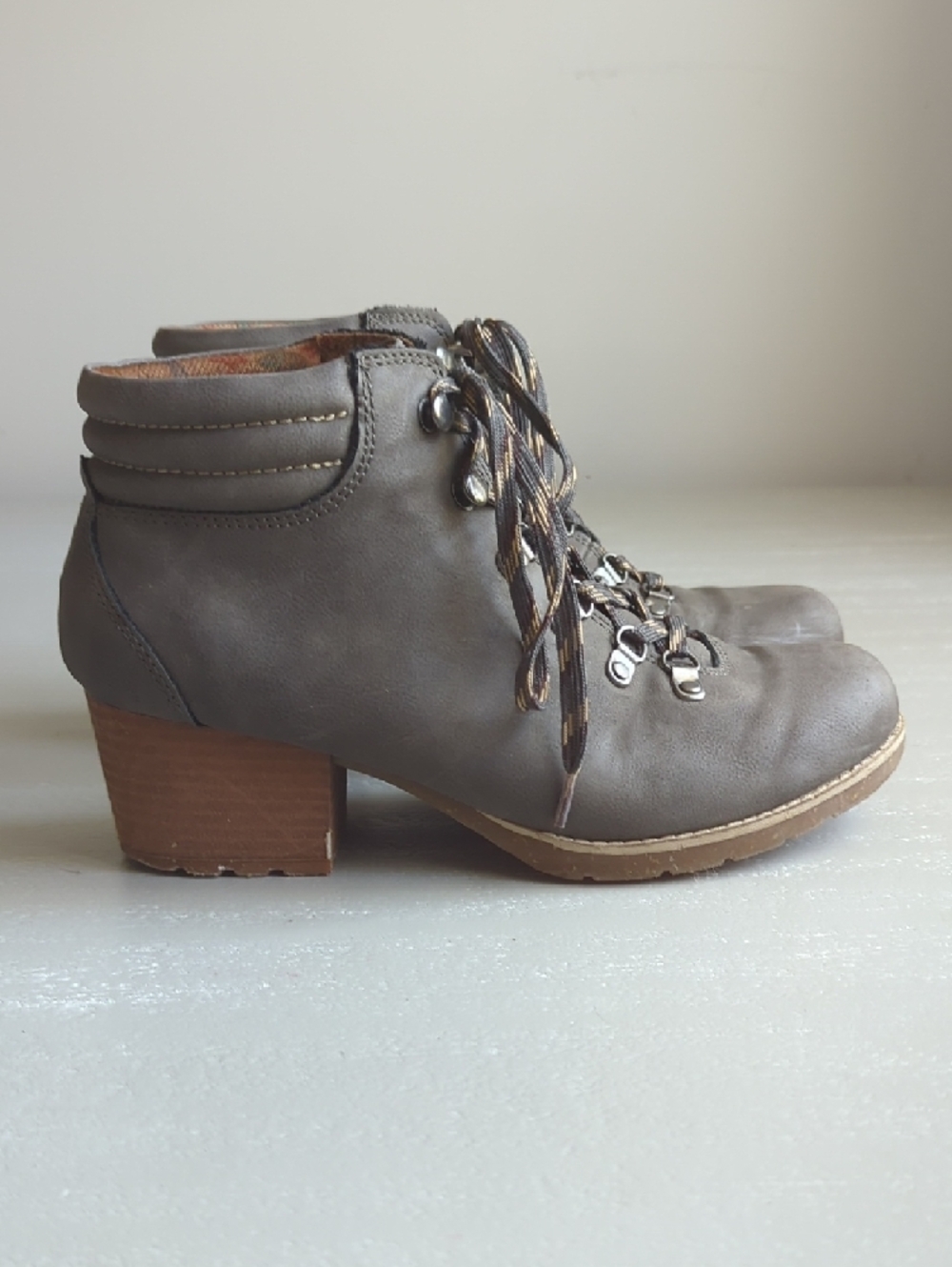 BOC Lace-Up Ankle Bootie Heeled Gray size 7.5 - Picture 2 of 7